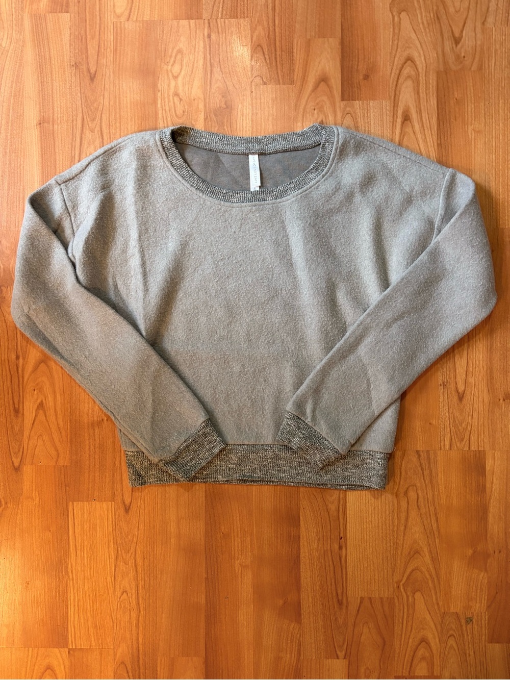Live Love Dream Crew Neck Gray Sweatshirt Medium
